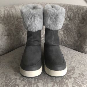 NWT Koolaburra by UGG Tynlee Boots- Stone Grey